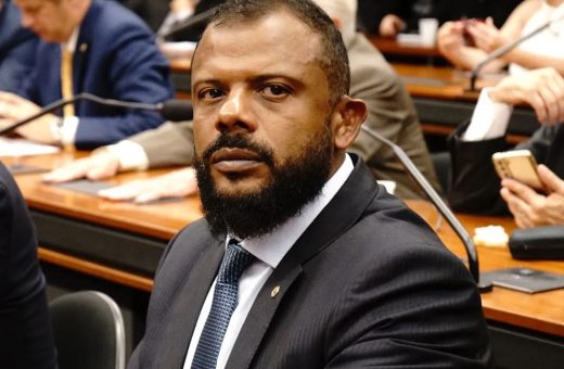Justiça nega foro a deputado de SP acusado de espancar companheira