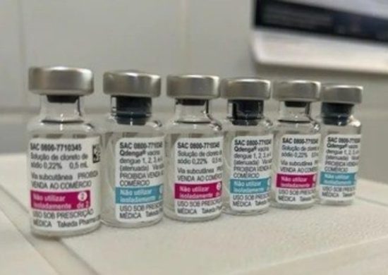 O Ministério da Saúde quer começar a distribuir a vacina em fevereiro