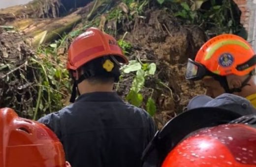 O corpo do menino foi encontrado após buscas pelos bombeiros