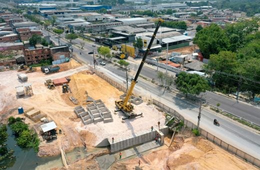 Obra na avenida Autaz Mirim faz parte dos trabalhos do Prosamin+ - Foto: Divulgação/UGPE