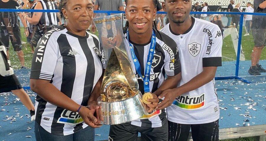 Pelo Botafogo, Ênio foi campeão brasileiro da série B em 2021 - Foto: Reprodução/Instagram@eniooficial