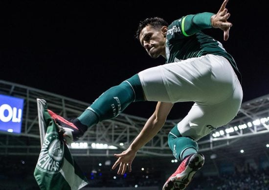 Raphael Veiga, destaque do Palmeiras, mantém foco apesar do interesse de clubes árabes - Foto: Reprodução/ Instagram @raphaelveigaa