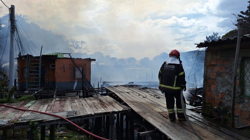 Incêndio aconteceu neste sábado (20) - Foto: Luzimar Bessa/TV Norte