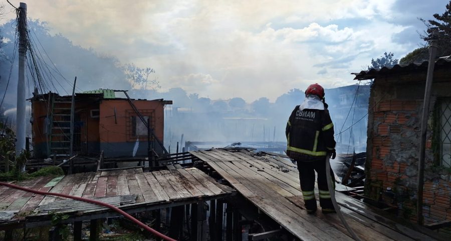Incêndio aconteceu neste sábado (20) - Foto: Luzimar Bessa/TV Norte