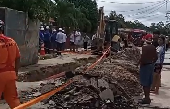 Funcionário da Águas de Manaus morre durante escavação, no bairro Cidade Novas, nesta quarta-feira (24) - Foto: Reprodução/WhatsApp