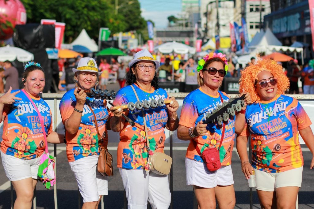 Foliões celebram em bloco carnavalesco - Foto: Divulgação/Semcom