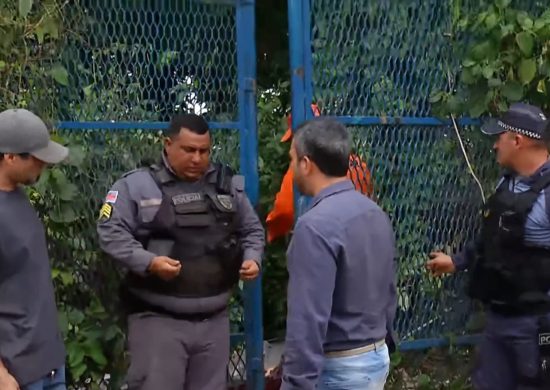 Há suspeita de que corpo tenha sido enterrado de cabeça para baixo - Foto: Reprodução/TV Norte Amazonas
