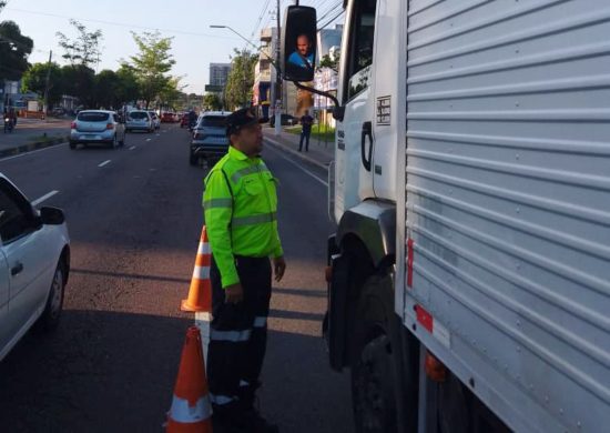 Caminhões devem obedecer horários da Zona Máxima de Restrição - Foto: Divulgação/IMMU