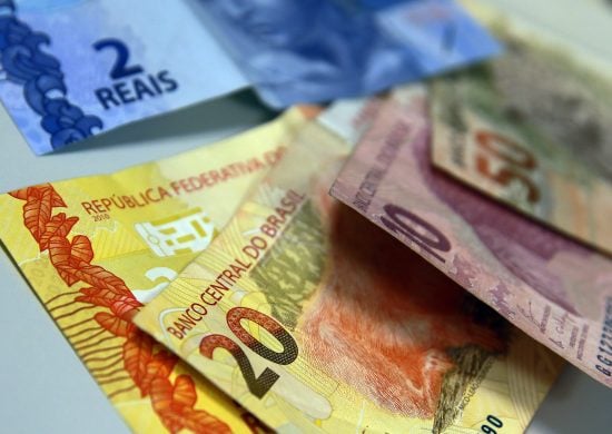Real desvaloriza mais que peso argentino - Foto: Marcello Casal