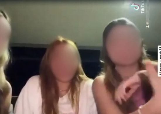 Jovens publicaram vídeo racista no Tik Tok