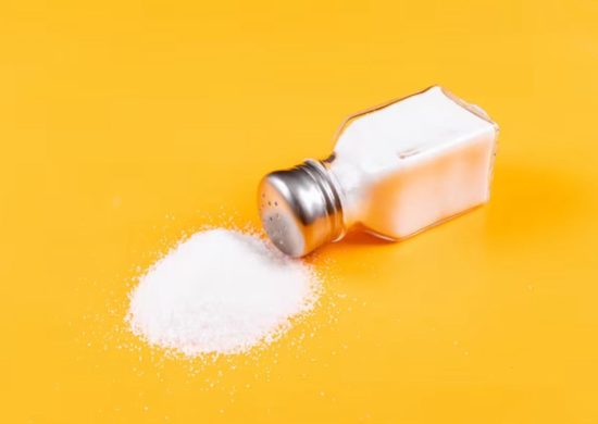 OMS recomenda o consumo de no máximo 5 gramas de sal por dia.