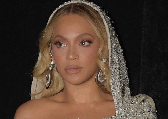 Beyoncé revela psoríase no couro cabeludo desde a infância