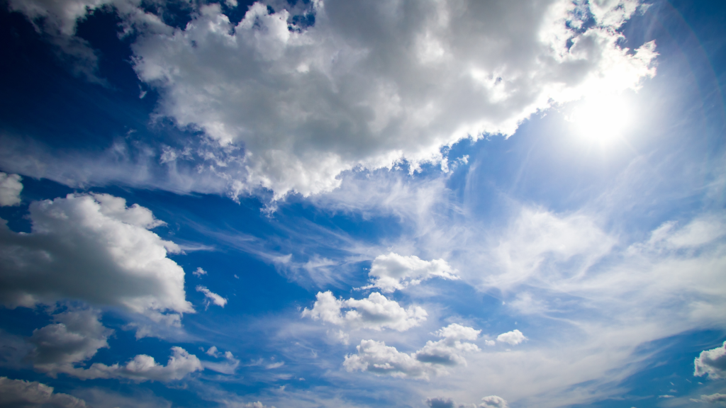 Previsão do Tempo: Céu com nuvens - Foto: Reprodução/Canva