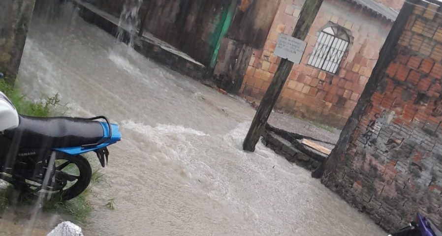 Chuva alaga ruas na Zona Leste de Manaus - Foto: Reprodução/Whatsapp