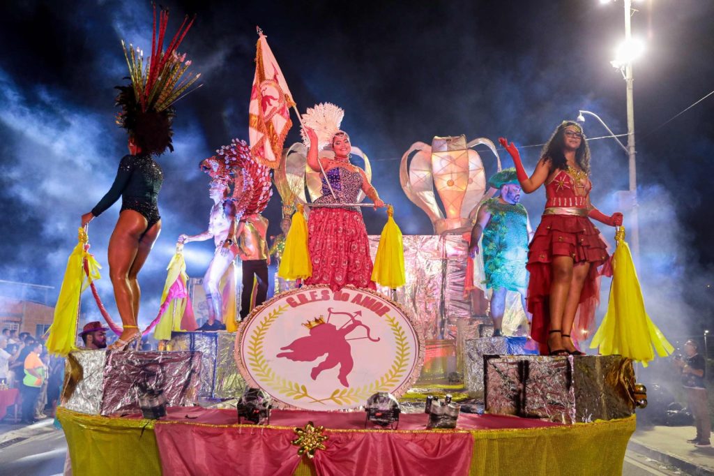 Escolas de Samba do Grupo Experimental desfilam em Manaus por título de 2024