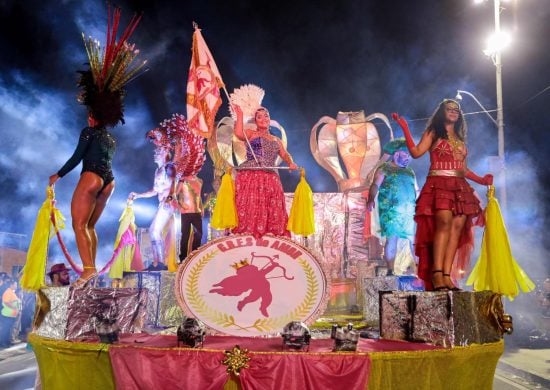 Escolas de Samba do Grupo Experimental desfilam em Manaus por título de 2024