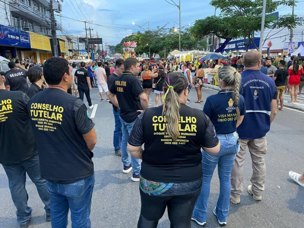 Fiscalização autua dois blocos de rua por irregularidades em Manaus