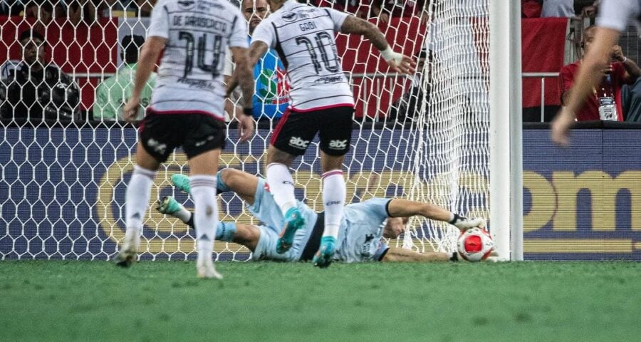 Léo Jardim pega pênalti de Gabigol, e partida termina empate - Foto: Reprodução/Instagram @vascodagama