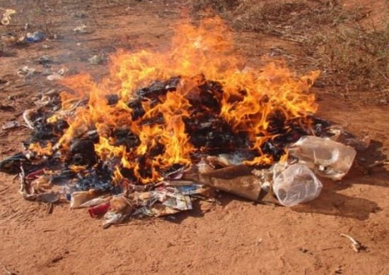 IBGE 18,4 milhões de brasileiros queimam ou enterram lixo em casa