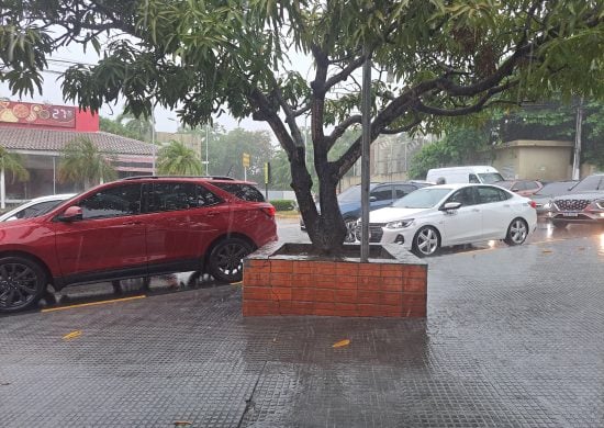 Defesa Civil alerta para deslizamentos durante chuva intensa nesta sexta (12)