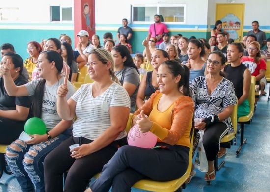 Familiares com crianças matriculadas nas creches em reunião - Foto: Eliton Santos/Semed