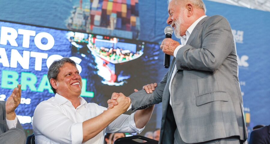 Tarcísio e Presidente Lula durante o evento de comemoração dos 132 anos do Porto de Santos Foto: Reprodução/PR