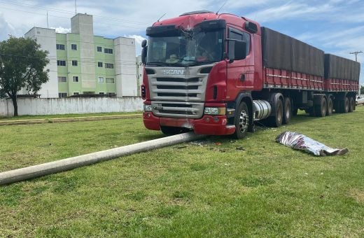 Caminhoneiro morre após passar mal e bater em poste na Região Norte de Palmas