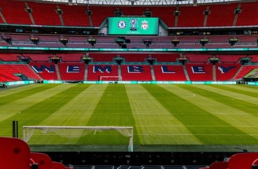Chelsea e Liverpool fazem a final da Copa da Liga Inglesa neste domingo (25) - Foto: Reprodução/Instagram @liverpoolfc