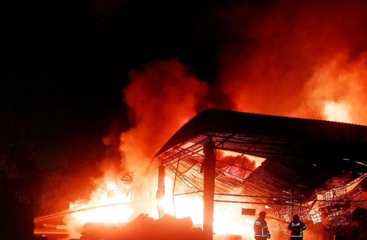 incendio-atinge-fabrica-de-colchoes-no-distrito-industrial-de-manaus