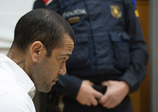Julgamento de Daniel Alves por suposta agressão sexual tem início em Barcelona - Foto: D.Zorrakino/Associated Press/Estadão Conteúdo