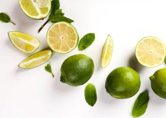 O limão tem benefícios que ajudam o melhor funcionamento do organismo