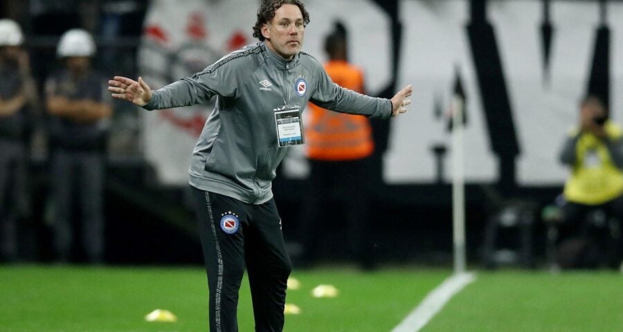 Gabriel Milito está em busca de um novo técnico para o Corinthians - Foto: Reprodução/X @plelcorinthiano