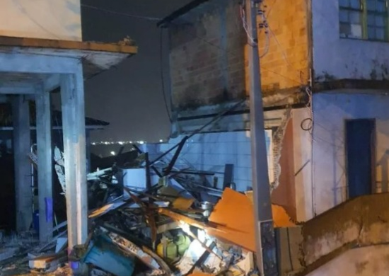 Casa desabou após o incidente - Foto: Reprodução/HCnotícias