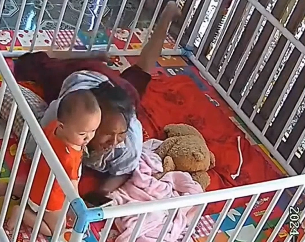 Avó salva bebê na Tailândia - Foto: Reprodução/Internet