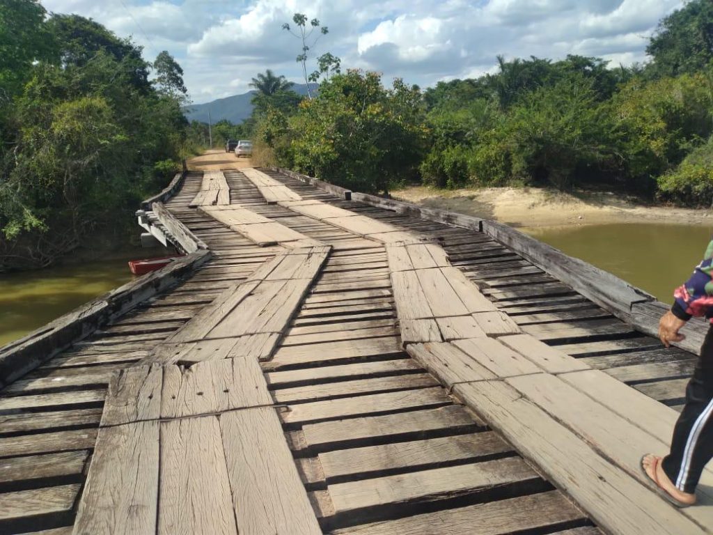 Estrada interditada ponte sobre o rio Quitauaú 1
