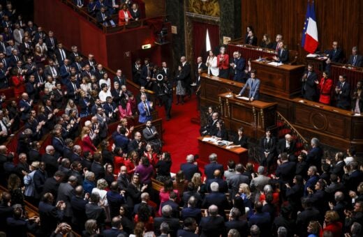 França se tornará o primeiro país a proteger explicitamente em sua Constituição a "liberdade garantida" das mulheres de realizar um aborto, após vários retrocessos na pauta - Foto: Thomas Padilla/Associated Press/Estadão Conteúdo