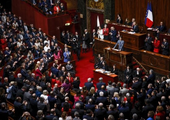 França se tornará o primeiro país a proteger explicitamente em sua Constituição a "liberdade garantida" das mulheres de realizar um aborto, após vários retrocessos na pauta - Foto: Thomas Padilla/Associated Press/Estadão Conteúdo