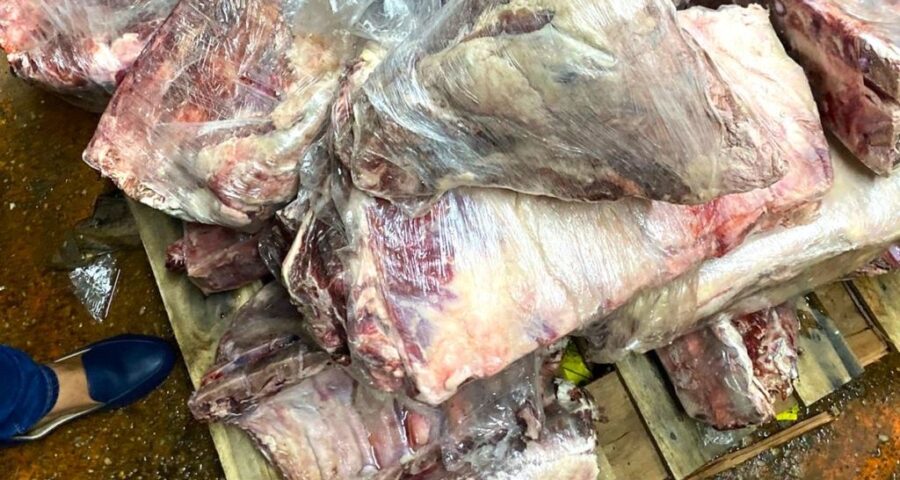 A carne estava armazenada em um supermercado na Zona Sul de Manaus - Foto: Divulgação/Semsa