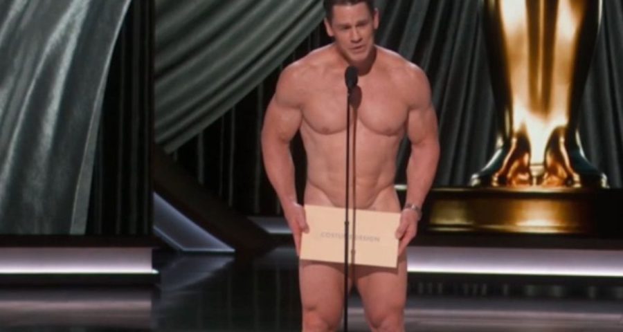 Jhon Cena entra pelado para anunciar categoria no Oscar 2024