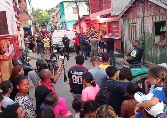 Homem foi morto com 10 tiros em frente de mercearia. Foto: Reprodução/TV Norte Amazonas