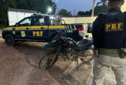 Motocicleta furtada é encontrada às margens de rodovia em RR