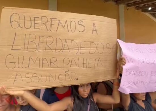 Mulheres indígenas protestam em Nova Olinda do Norte - Foto: Jander Arauca