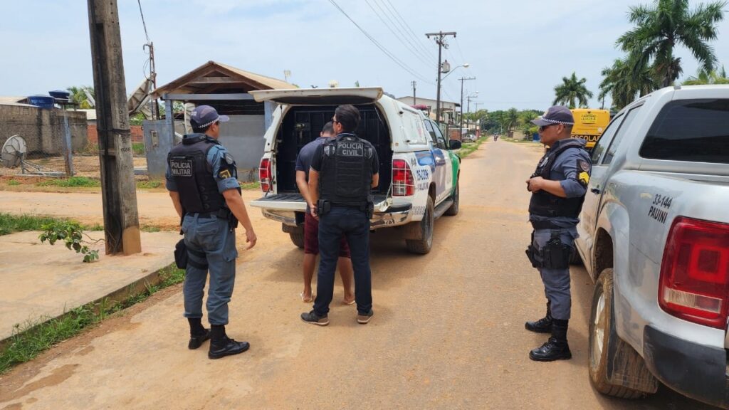 Policiais civis realizam prisão em Pauni- Foto: Divulgação/PC-AM