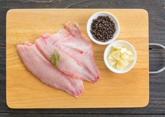 Tilápia é opção de peixe para ajudar no ganho de massa magra. Imagem: Freepik