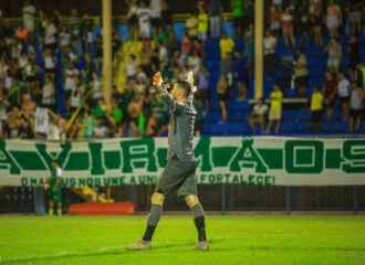 Terceiro goleiro em 2023, Vinicius agora é titular do Manaus e defendeu um pênalti na final do Barezão 2024 - Foto: Divulgação/FAF
