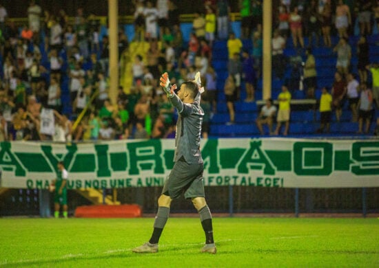 Terceiro goleiro em 2023, Vinicius agora é titular do Manaus e defendeu um pênalti na final do Barezão 2024 - Foto: Divulgação/FAF