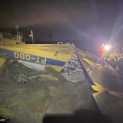 Avião cai e piloto fica preso nas ferragens - Foto: Divulgação/Corpo de Bombeiros de Minas Gerais