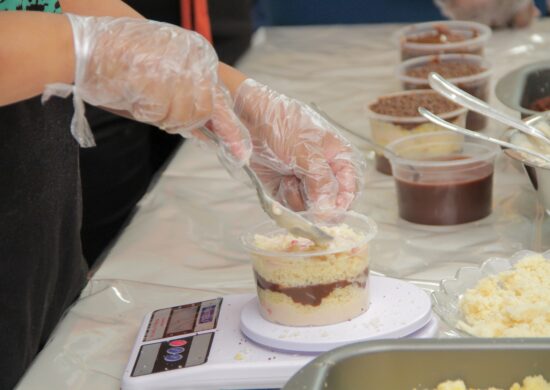 Cursos gratuitos - oficina de bolo de pote oferecido pela Escolegis - Foto Nonato Sousa