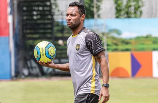 Ibson é auxiliar permanente do Amazonas. Equipe enfrentará o Flamengo na quarta (1) - Foto: João Normando