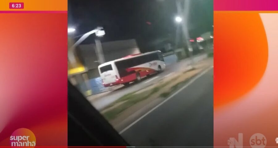 No vídeo, é possível ver que o ônibus pertence à empresa Zenatur